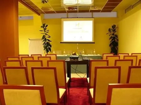 As Hotel Golem (Tirana)